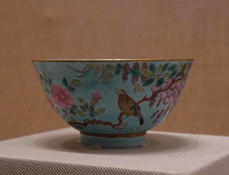 清光绪 松石绿地粉彩过枝花鸟图碗