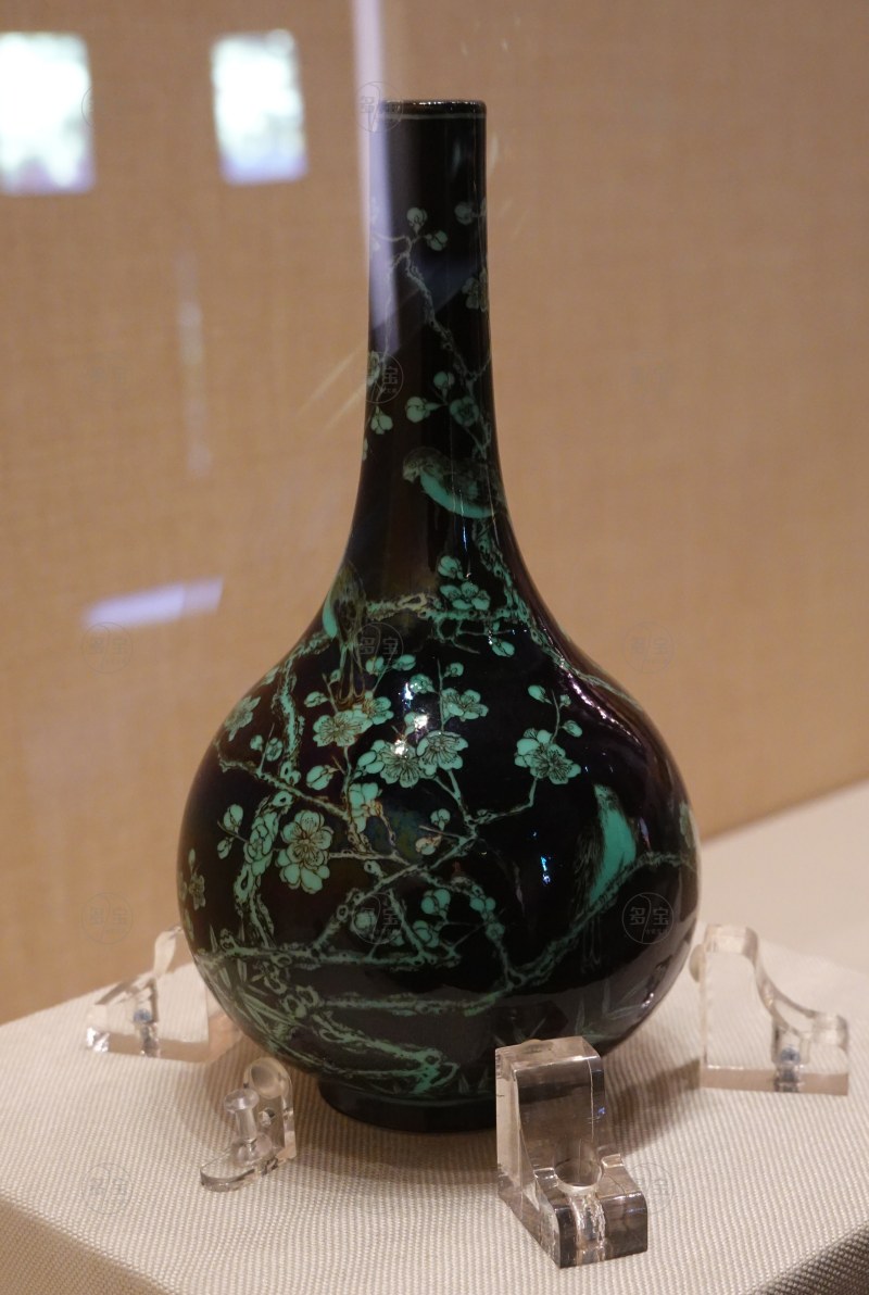 清雍正（1723-1735） 墨地绿彩梅纹瓶 - 图2