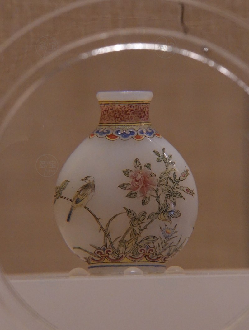 清乾隆 玻璃胎画珐琅花鸟纹鼻烟壶