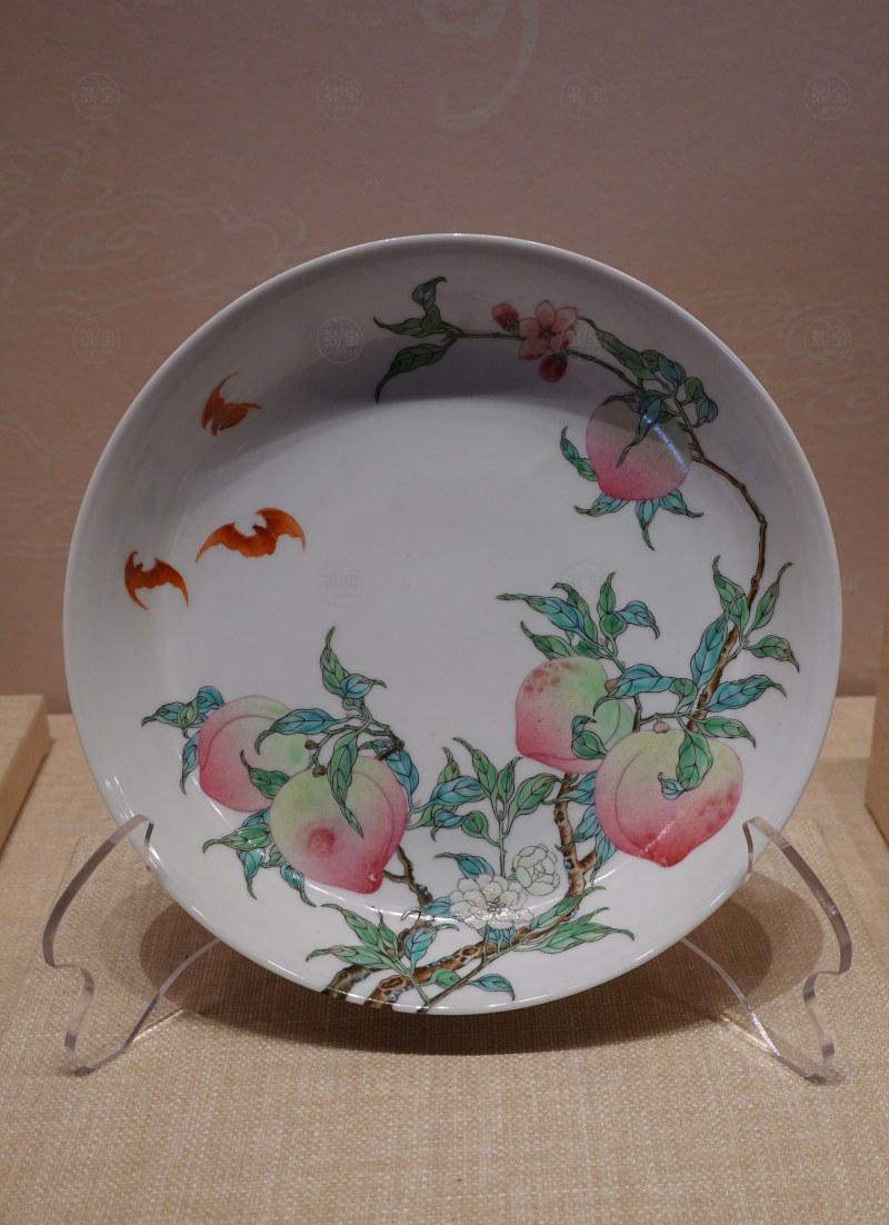 清雍正（1723—1735） 粉彩过枝八桃纹盘