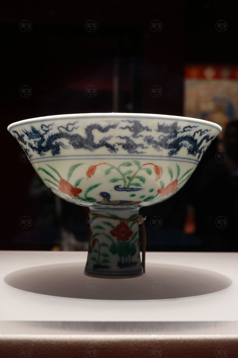 明宣德（1426-1435年） 青花五彩满池娇图靶碗
