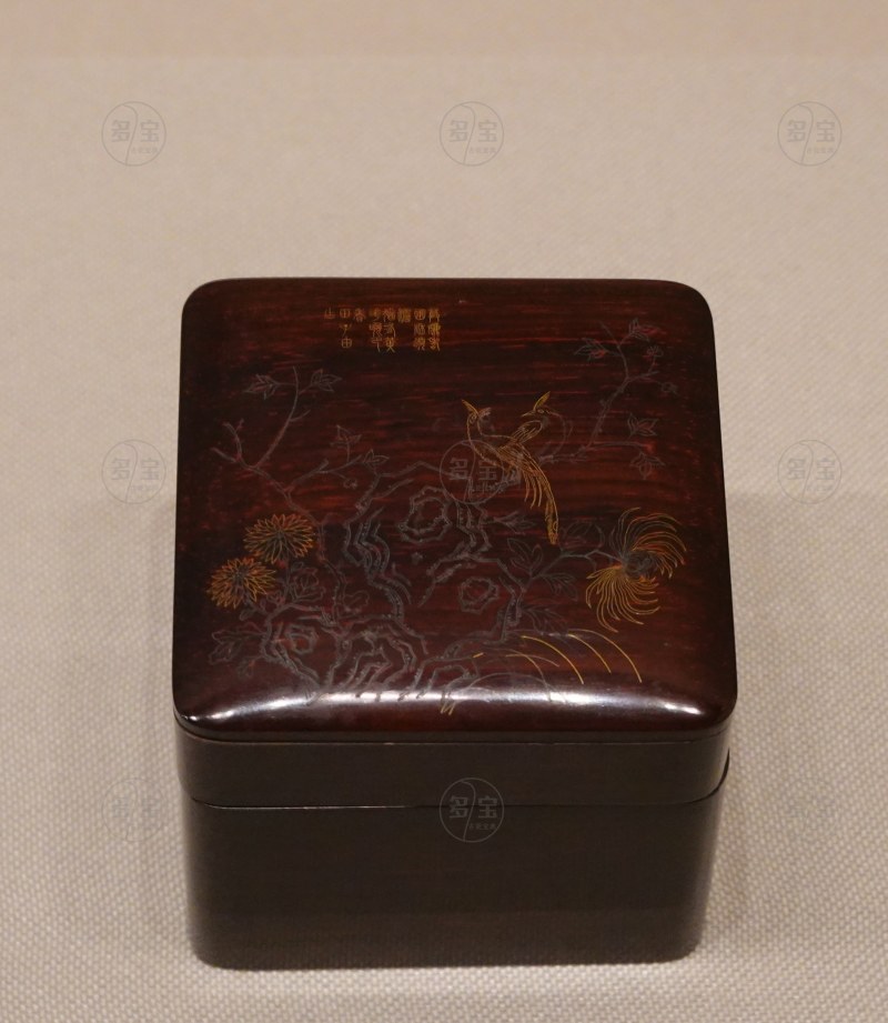 清 红木嵌金银丝菊花绶带鸟纹盒