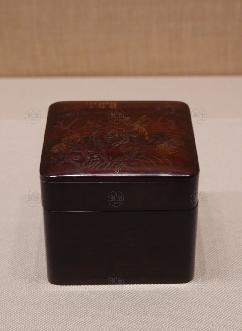 清 红木嵌金银丝菊花绶带鸟纹盒 - 图2