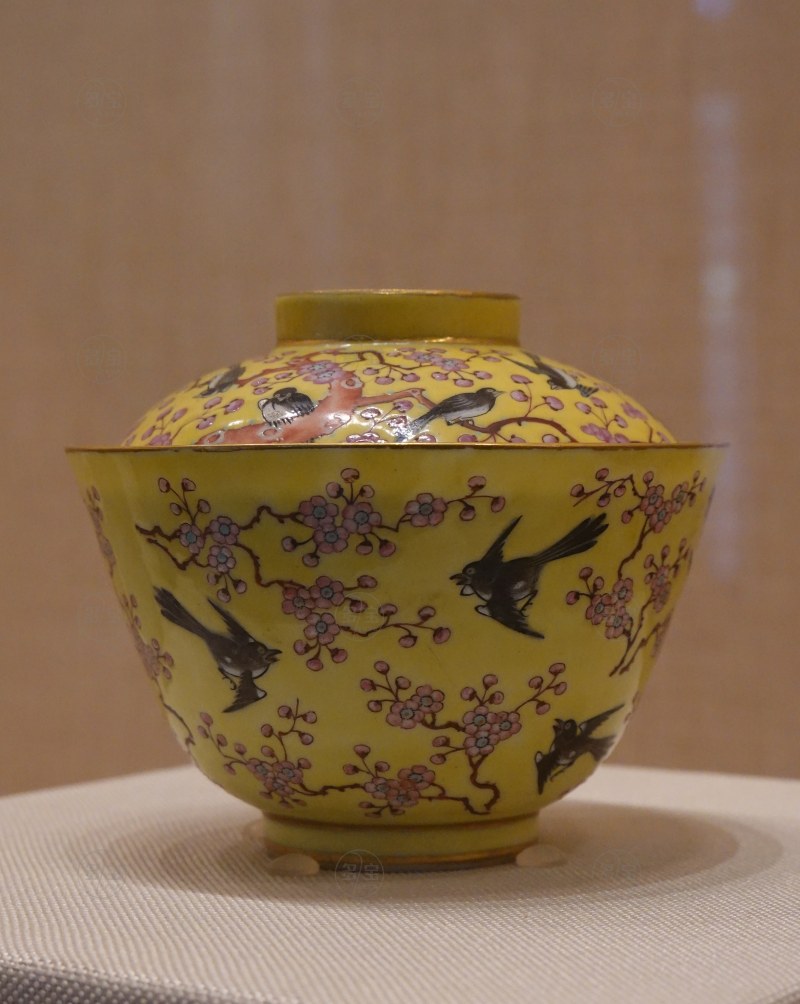清同治（1862-1874） 黄地粉彩梅纹盖碗 - 图2