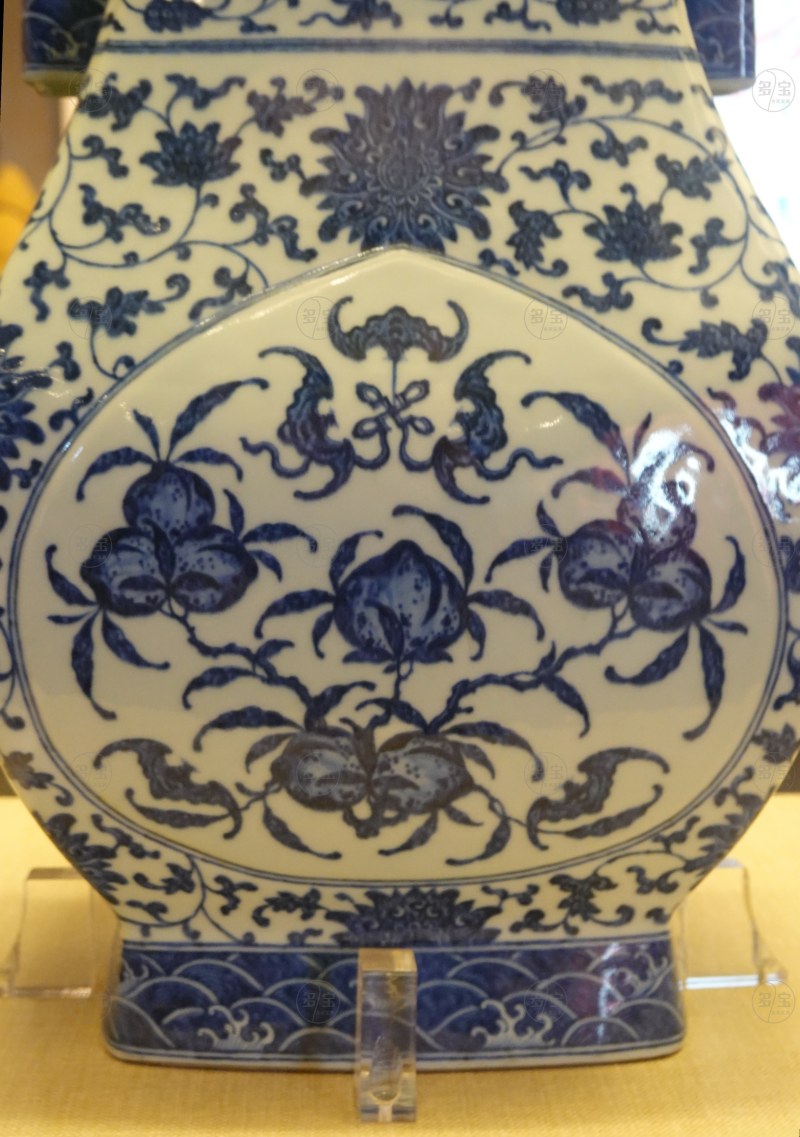 清乾隆（1736—1795） 青花福寿纹贯耳尊 - 图2