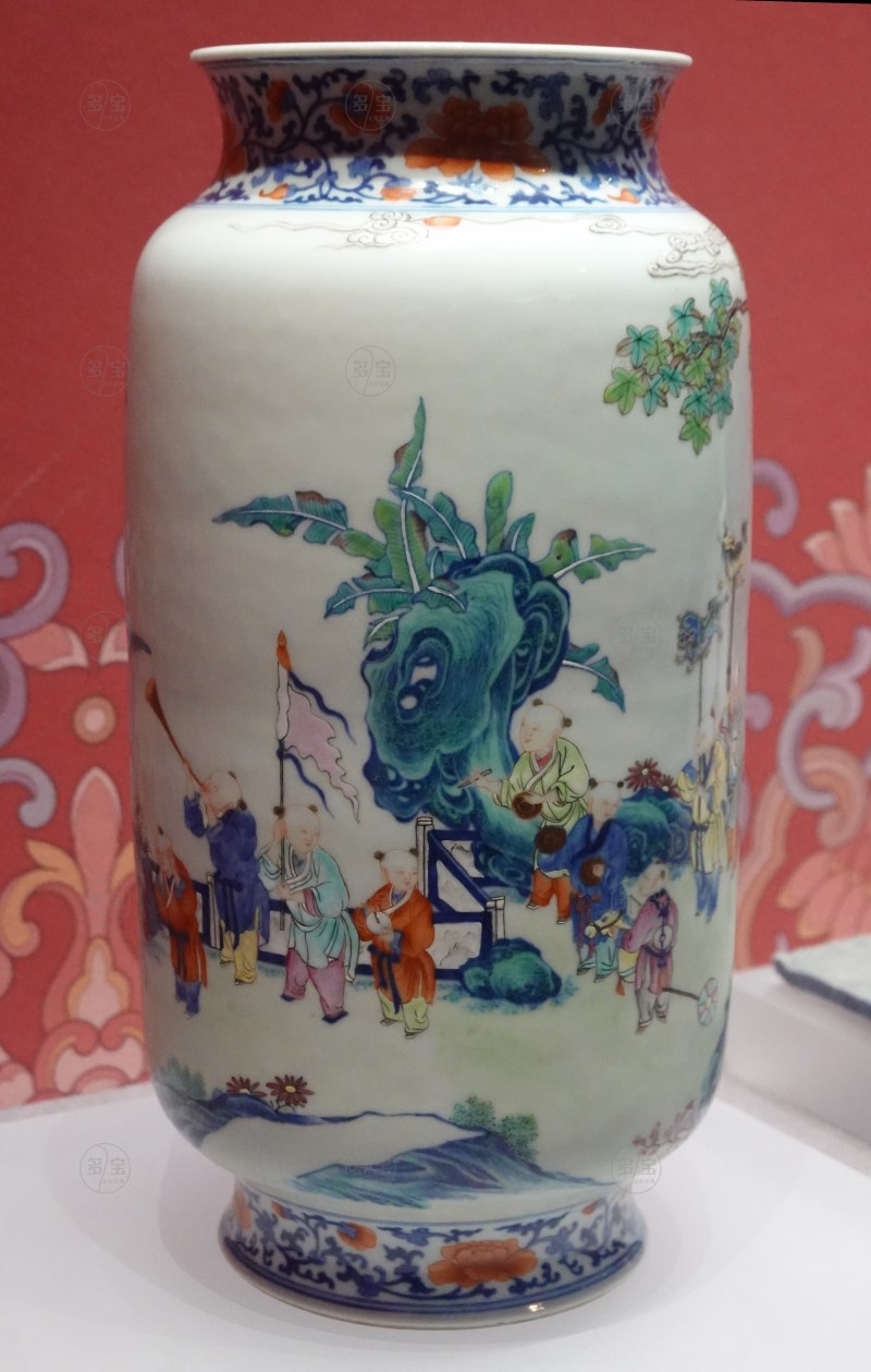 清 乾隆款粉彩十六子灯笼瓶 - 图3
