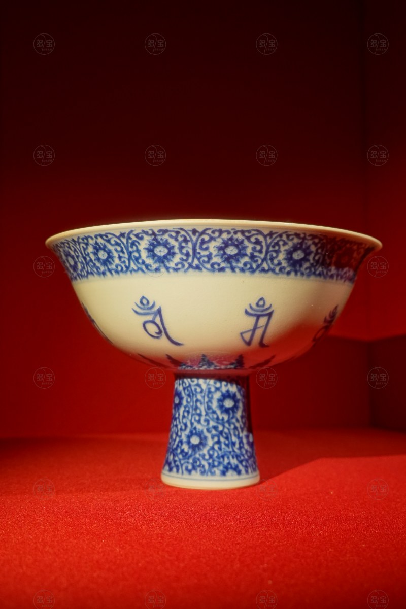 清乾隆（1711-1799年） 青花兰札体梵文靶碗