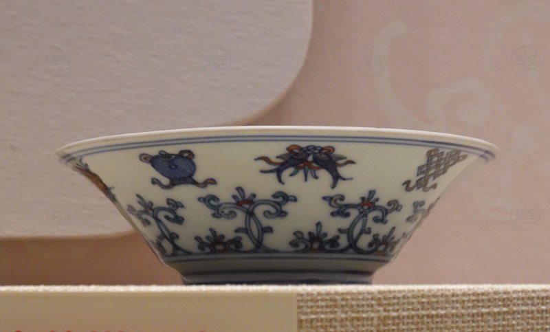 清康熙（1662-1722） 斗彩八宝纹撇口碗