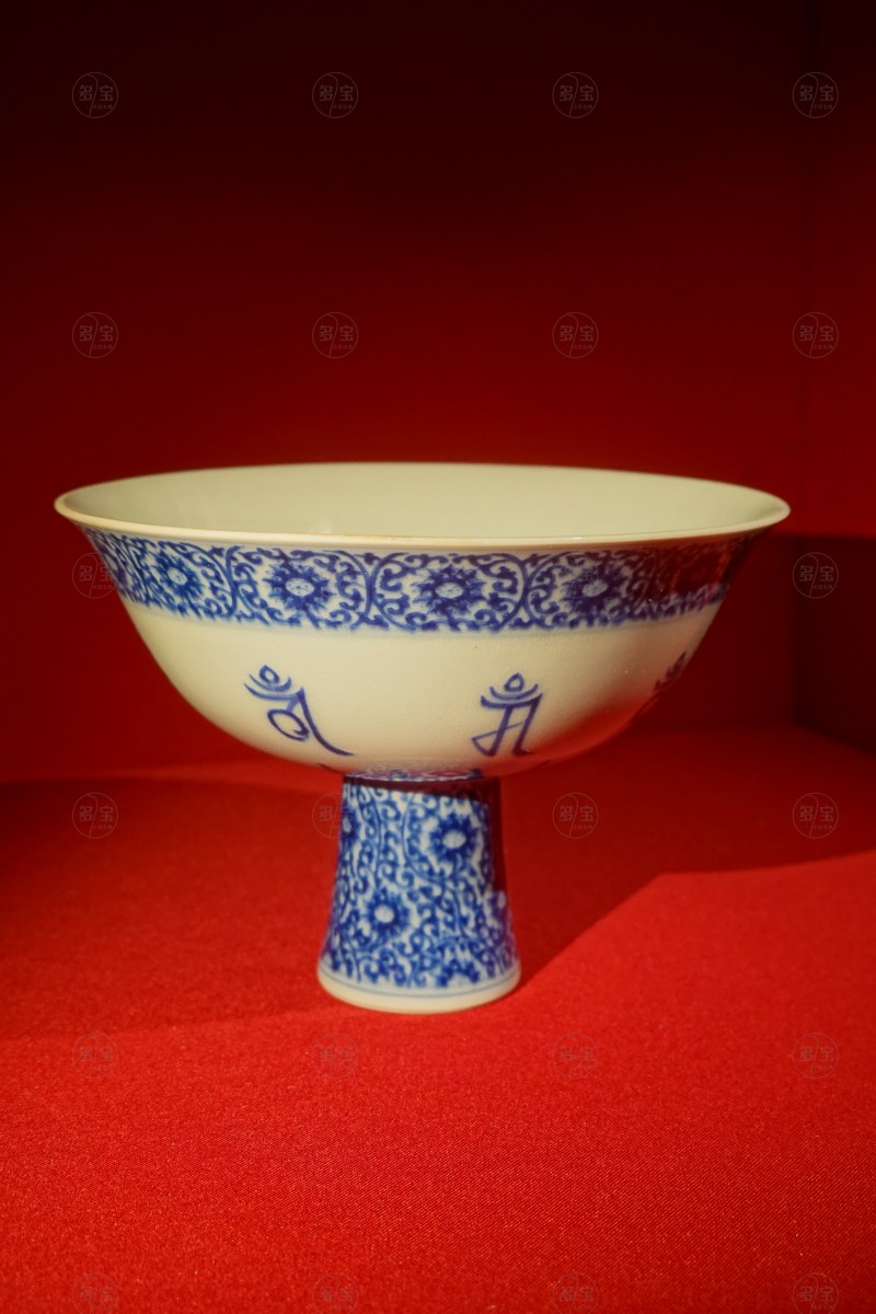 清乾隆（1711-1799年） 青花兰札体梵文靶碗 - 图2