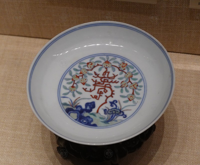 清雍正（1723-1735） 斗彩寿字桃纹盘