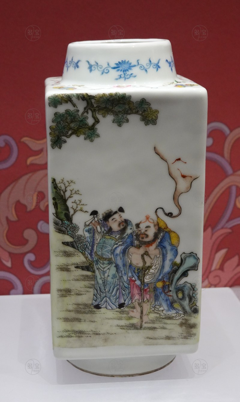 清 乾隆款粉彩八仙人物灯笼瓶