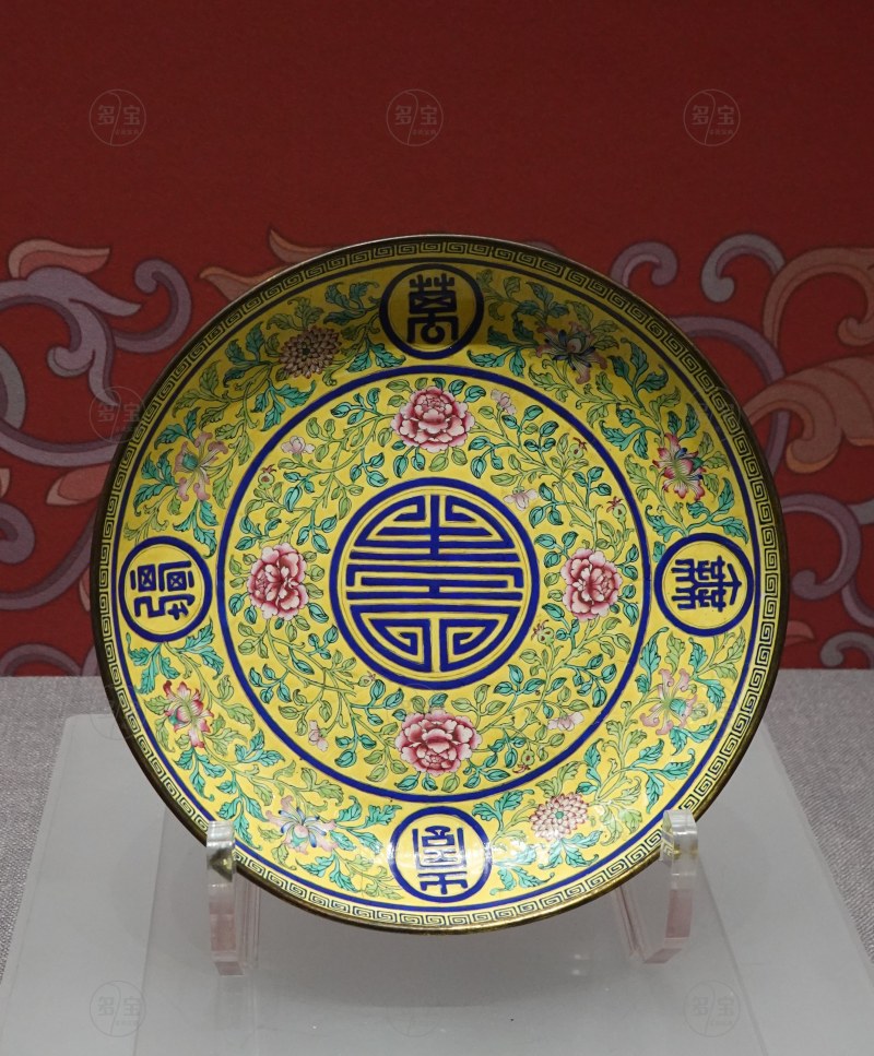 清 乾隆款画珐琅缠枝花卉纹万寿无疆盘