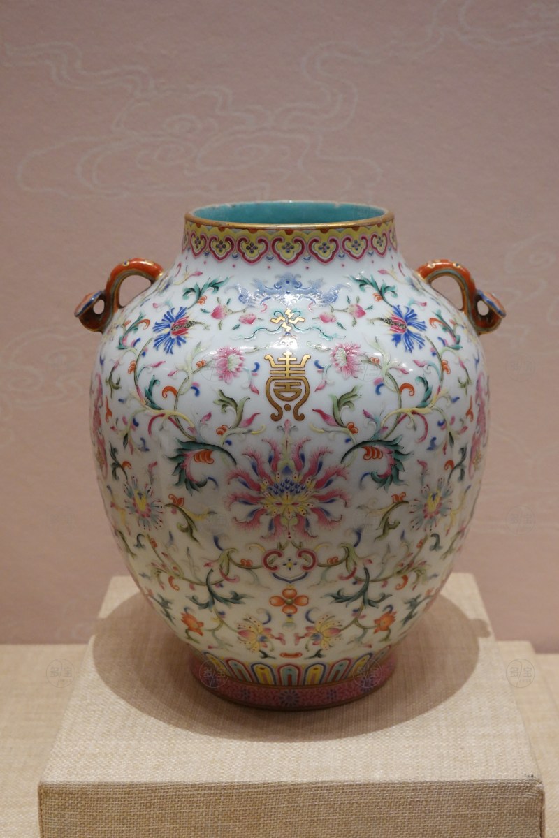 清嘉庆（1796—1820） 粉彩福寿纹如意耳尊 - 图2