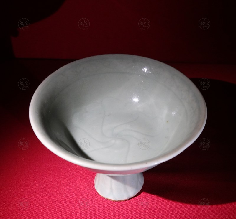 明代（1368-1644年） 青釉刻花靶碗 - 图2