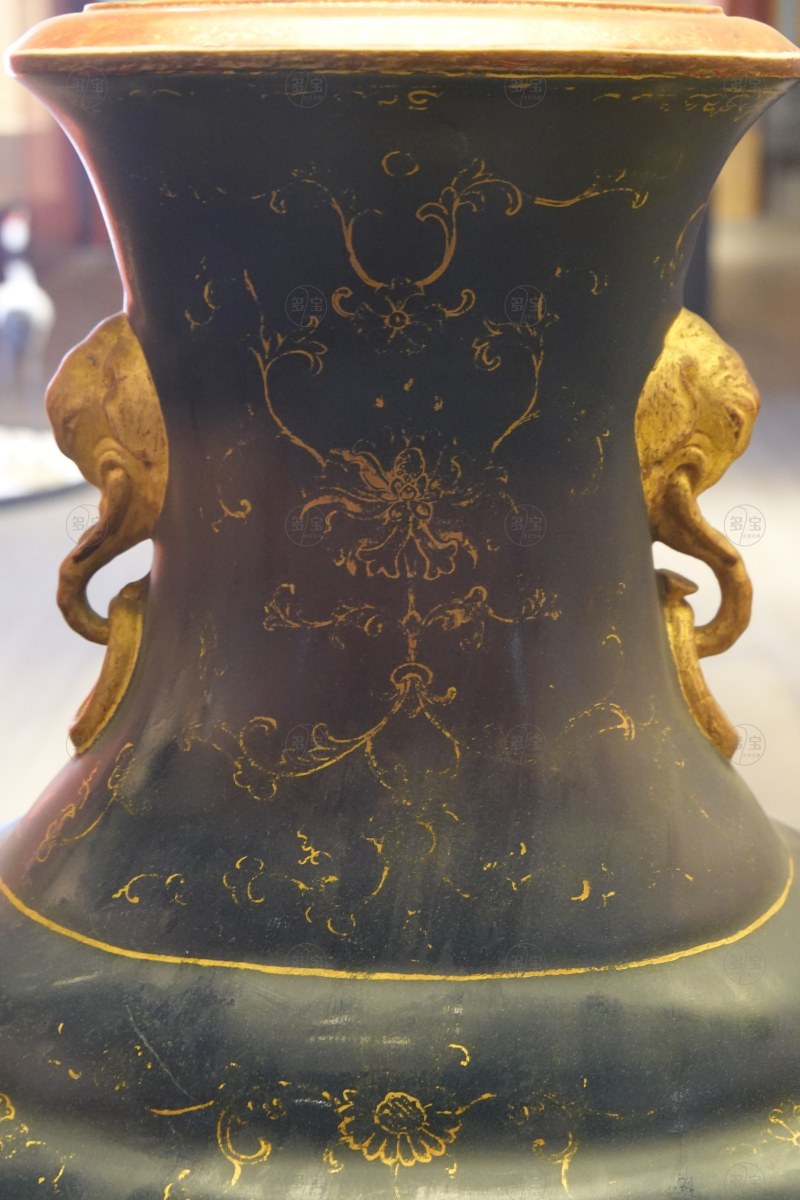 清乾隆（1736—1795） 蓝釉描金百寿象耳大瓶 - 图6