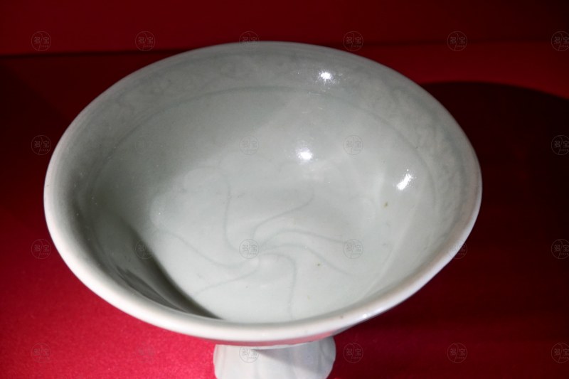 明代（1368-1644年） 青釉刻花靶碗 - 图4