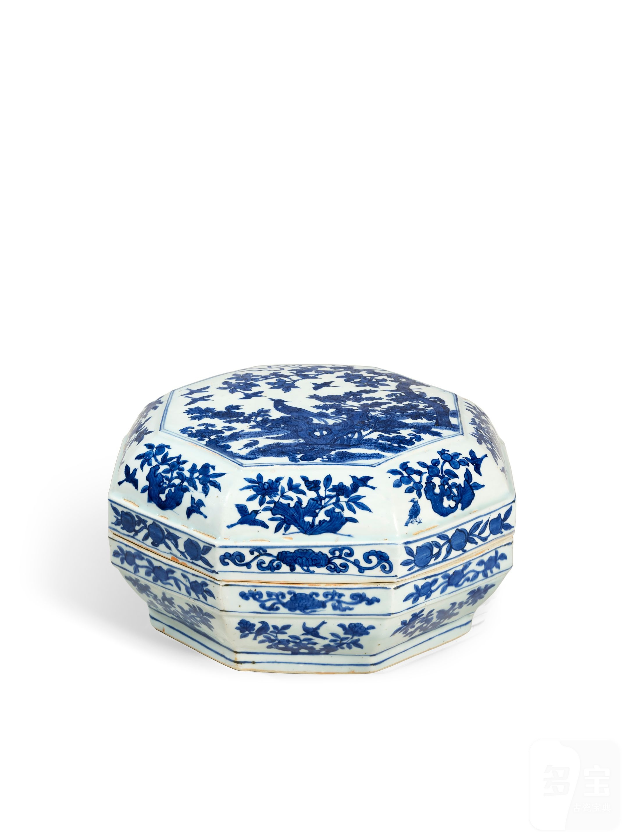 明嘉靖青花花鳥紋八方蓋盒| A RARE BLUE AN-多宝古瓷宝典