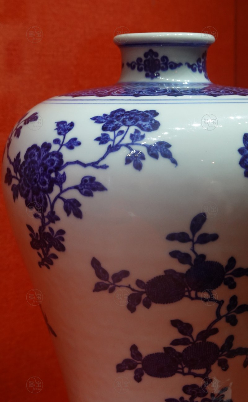 清乾隆 青花折枝锦卉瑞果纹梅瓶 - 图7