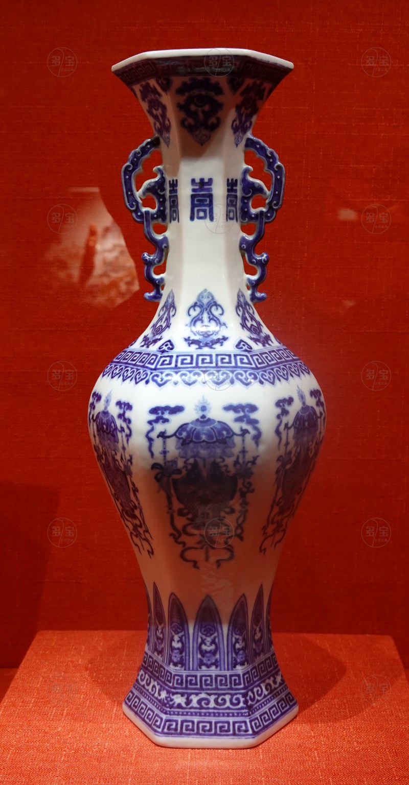 清乾隆 青花八吉祥吉庆有余双凤耳六方瓶
