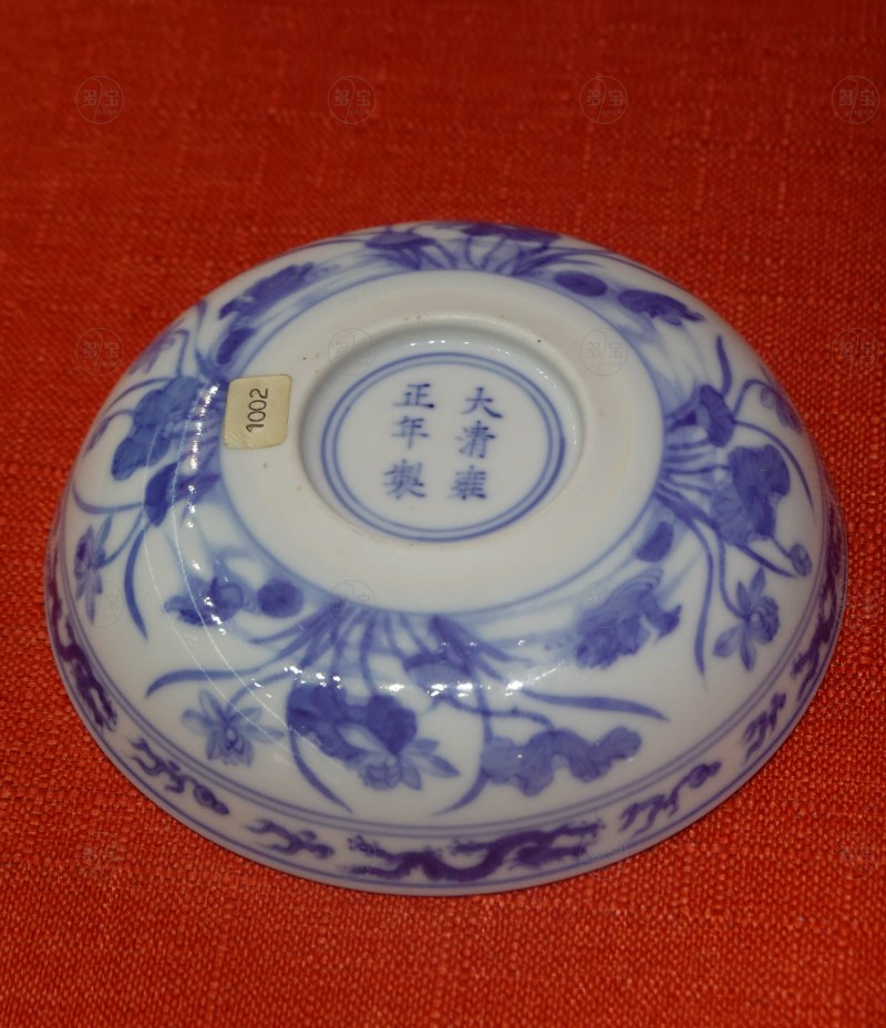 清雍正 青花荷塘鸳鸯图卧足小盘一对 - 图2