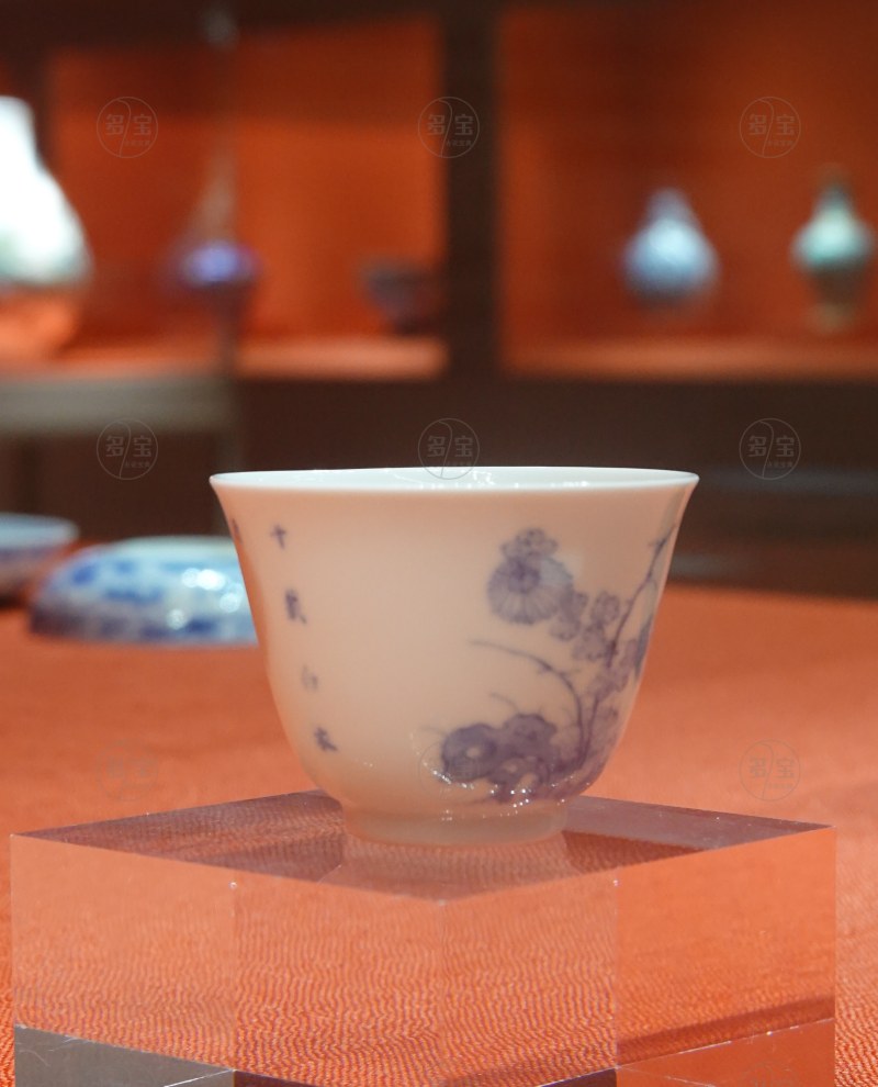清雍正 青花九月菊花花神杯 - 图2