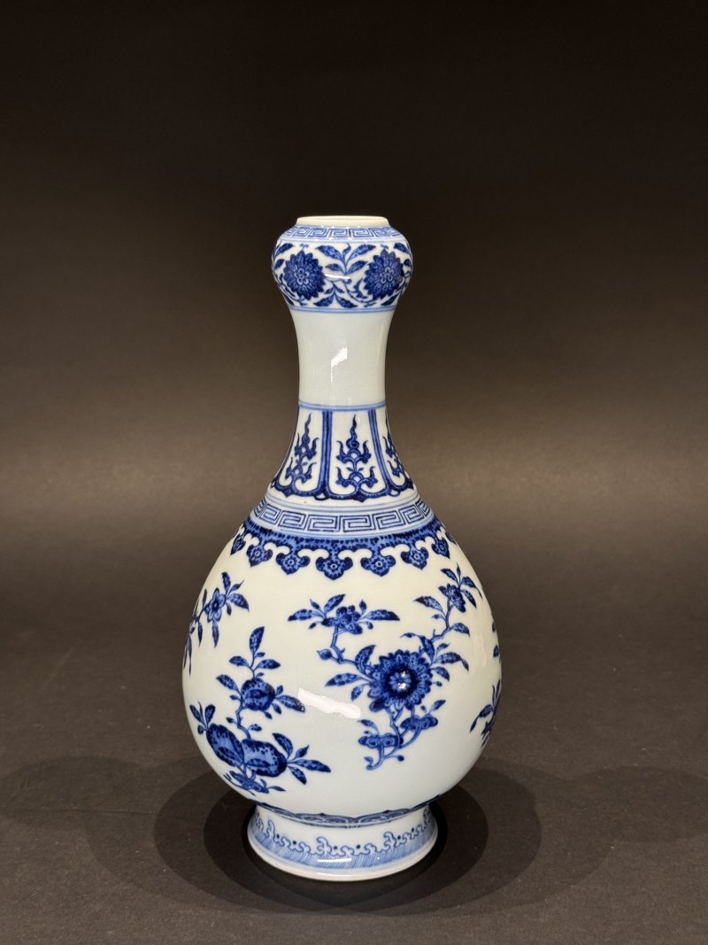 清乾隆青花折枝花卉纹蒜头瓶-多宝古瓷宝典