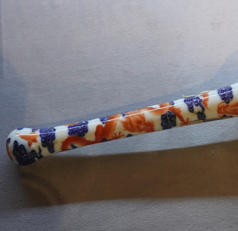 清乾隆 青花矾红彩云龙纹笔管 - 图3