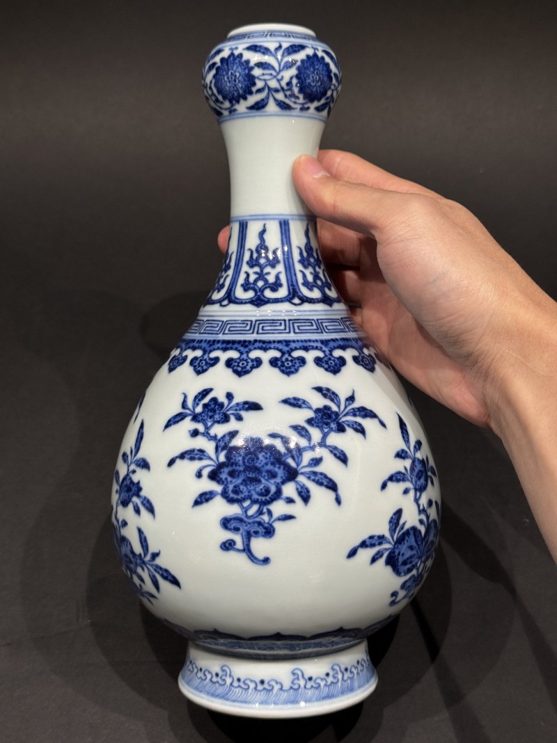 中国　大清乾隆年製　青花花卉文蒜頭瓶　M　7890E 清乾隆青花折枝花卉纹蒜头瓶-多宝古瓷宝典