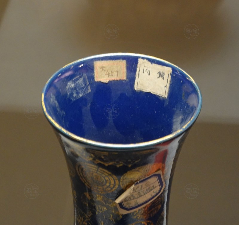 清宣统 霁蓝釉描金皮球花纹赏瓶 - 图4