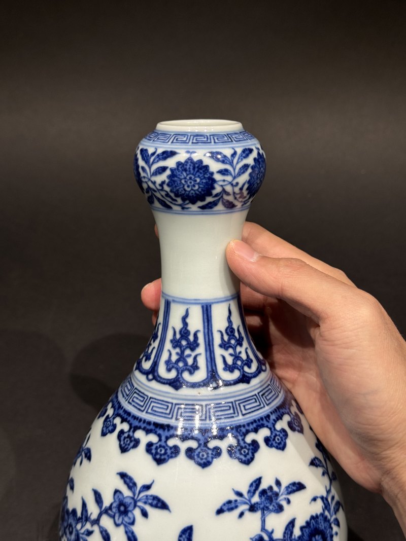 中国 大清乾隆年製 青花花卉文蒜頭瓶 M 7890E 中国 大清