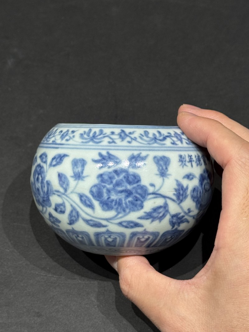 中国古美術・明宣德款青花缠枝花卉八方蒜头瓶・青花磁・純手描き・陶芸・花瓶・文房 明宣德青花缠枝花卉纹水盂-多宝古瓷宝典