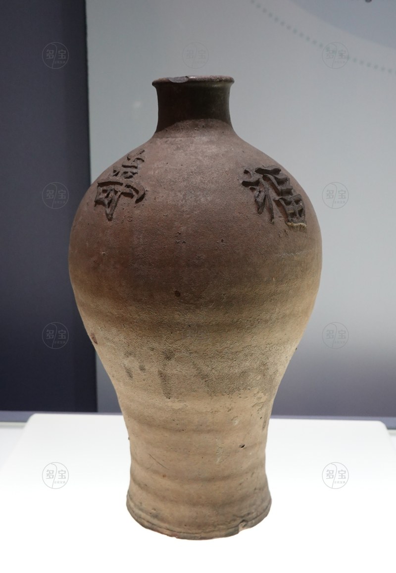 明(1368-1644) 堆雕“福寿长生”款青黄釉陶梅瓶