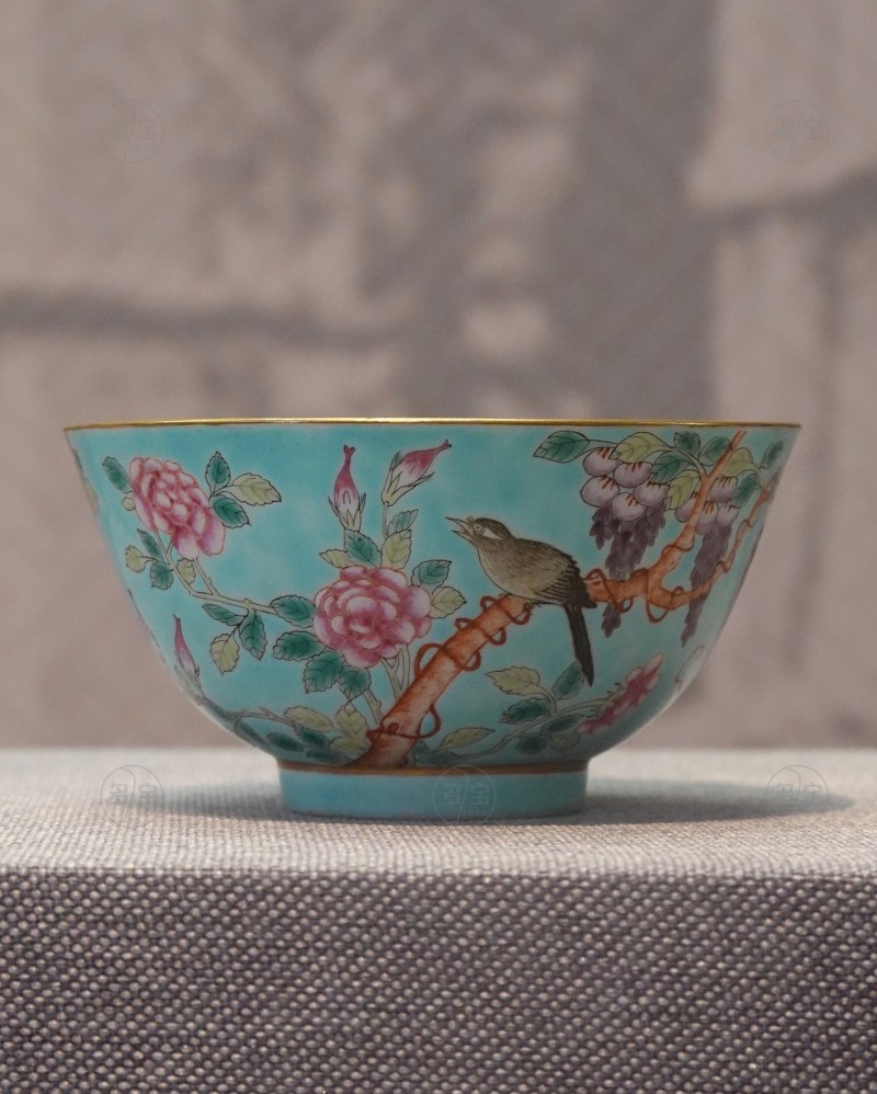 清光绪（1875-1908） 绿地粉彩藤萝花鸟纹碗