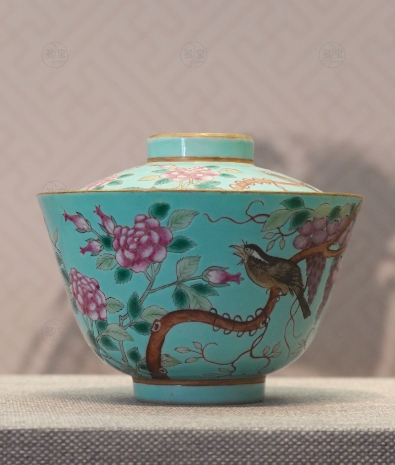 清光绪（1875-1908） 绿地粉彩藤萝花鸟纹盖碗