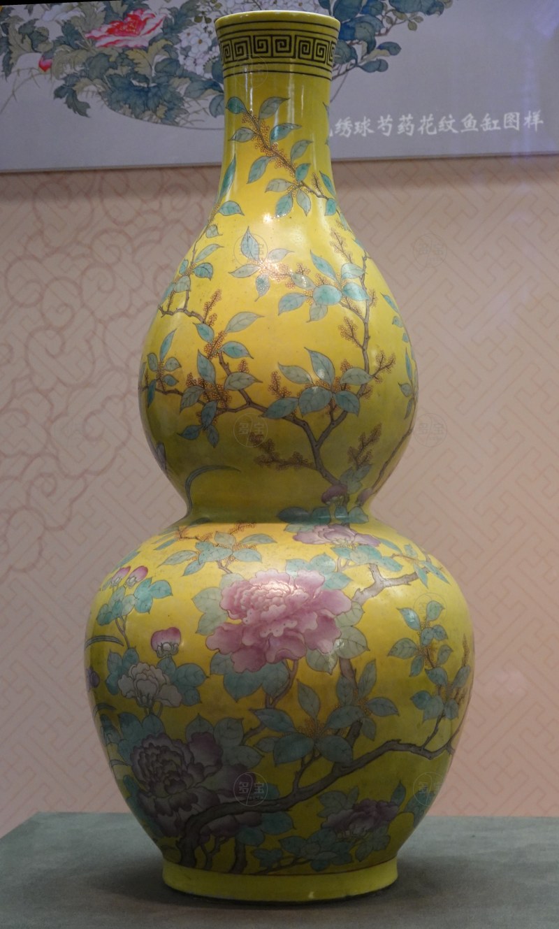 清光绪（1875-1908） 黄地粉彩花卉纹葫芦瓶 - 图2