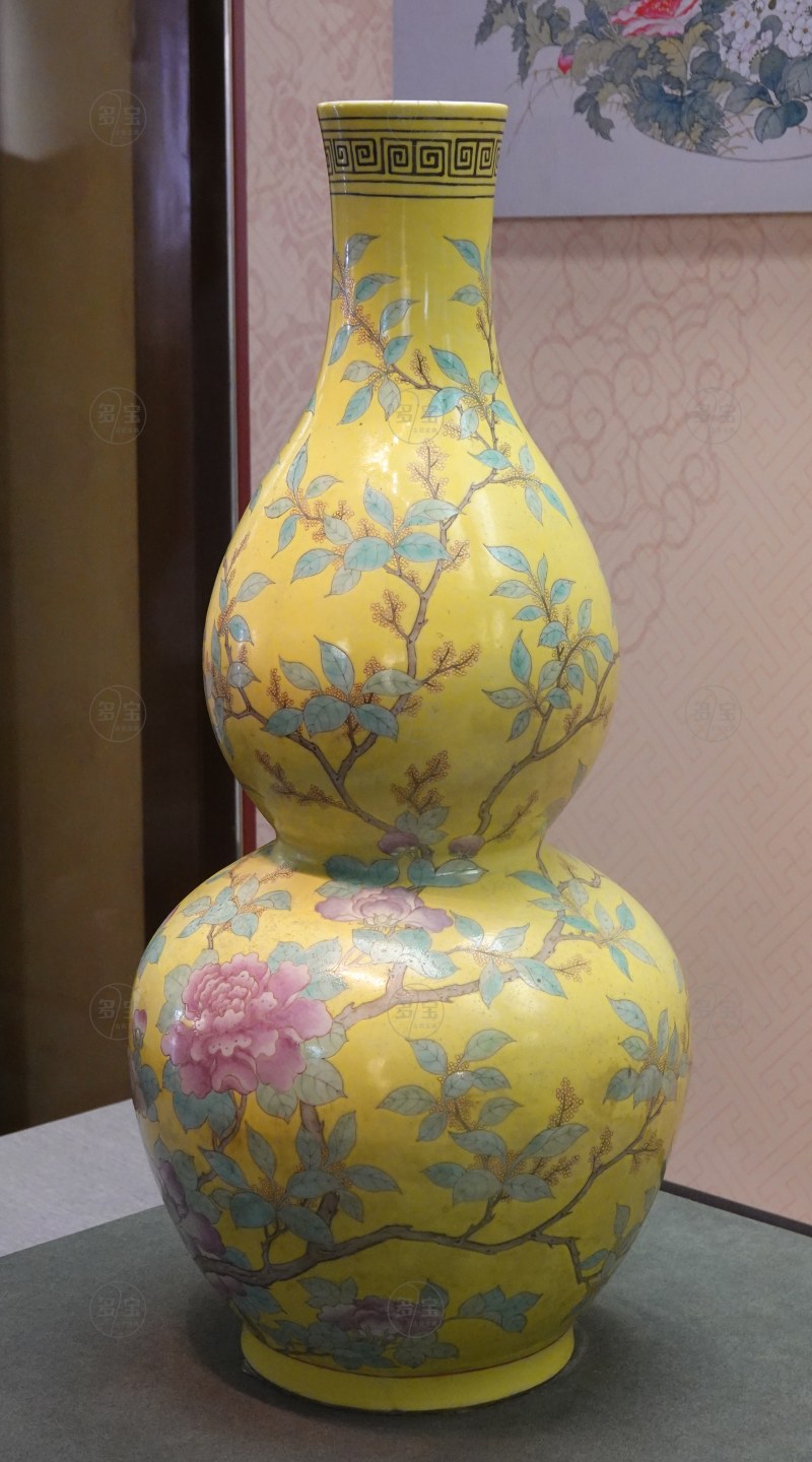 清光绪（1875-1908） 黄地粉彩花卉纹葫芦瓶 - 图4