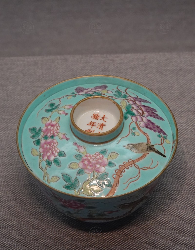 清光绪（1875-1908） 绿地粉彩藤萝花鸟纹盖碗 - 图3