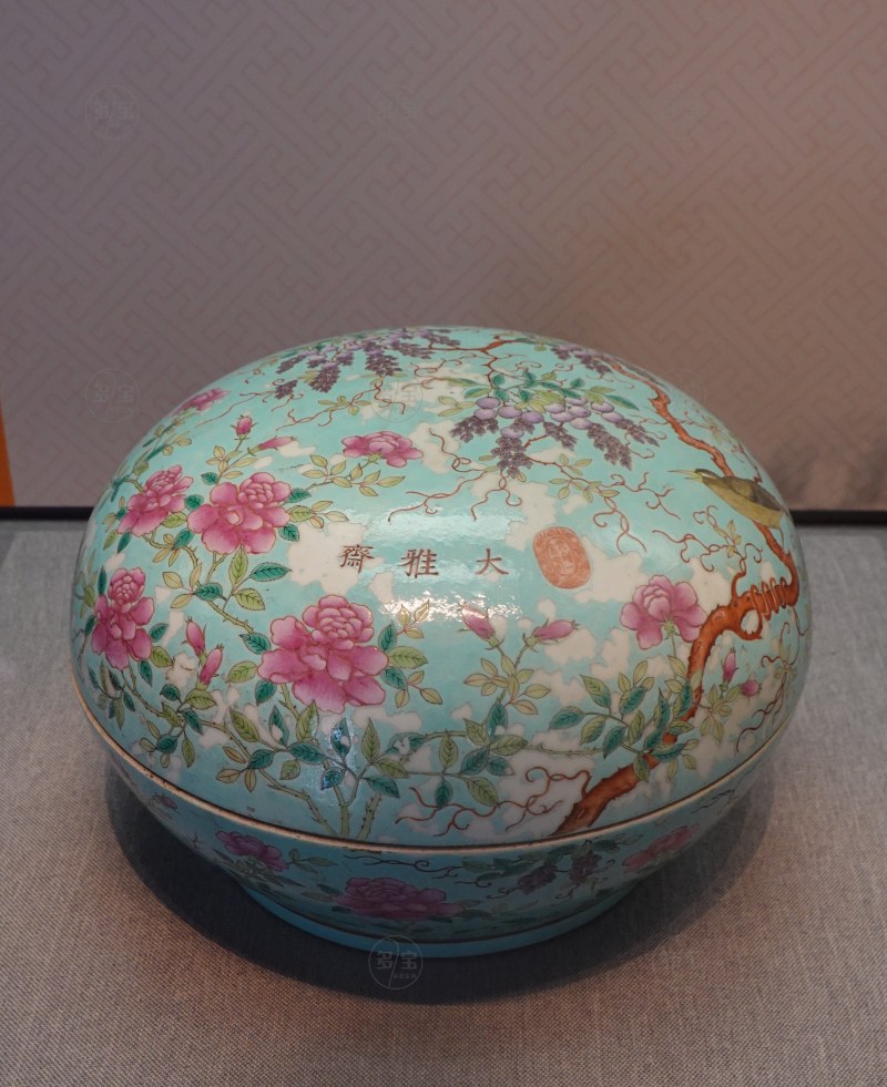 清光绪（1875-1908） 绿地粉彩藤萝花鸟纹圆盒