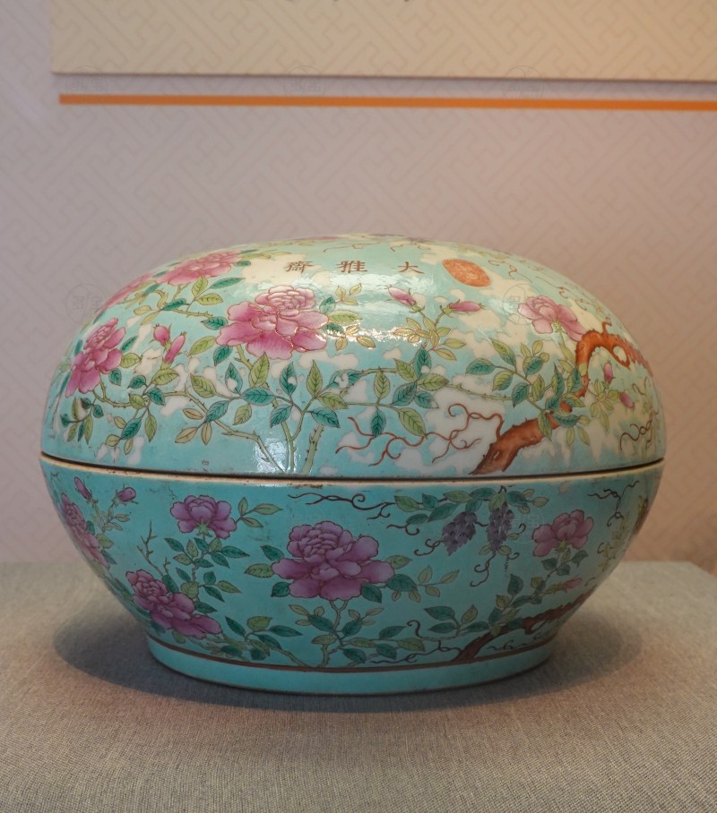 清光绪（1875-1908） 绿地粉彩藤萝花鸟纹圆盒 - 图3