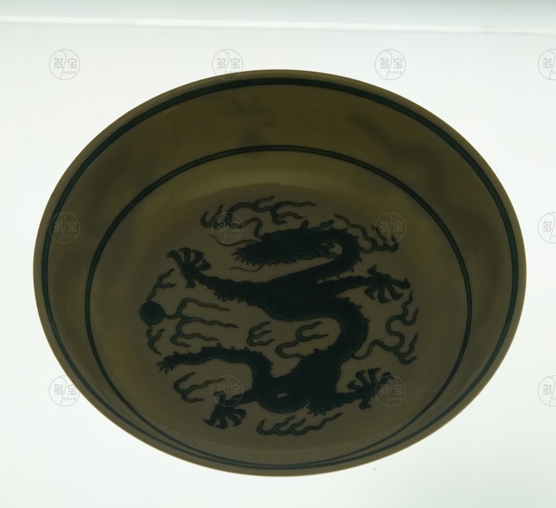 清道光 白地绿彩龙纹盘