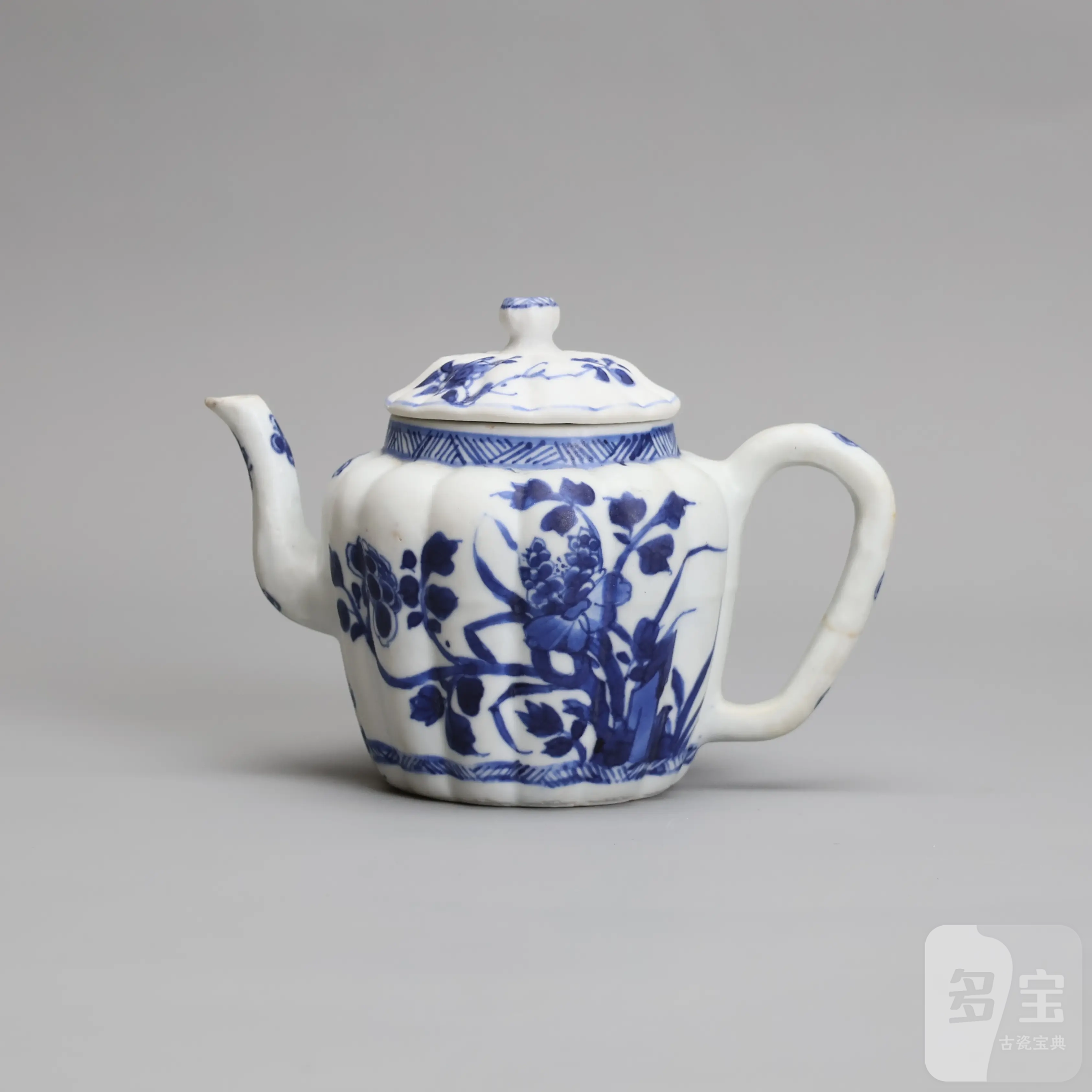 中国清時代　青花草花図茶壺　トヒチ　h約9㎝　東S8-0520☆2F 清代青花花卉纹茶壶-多宝古瓷宝典