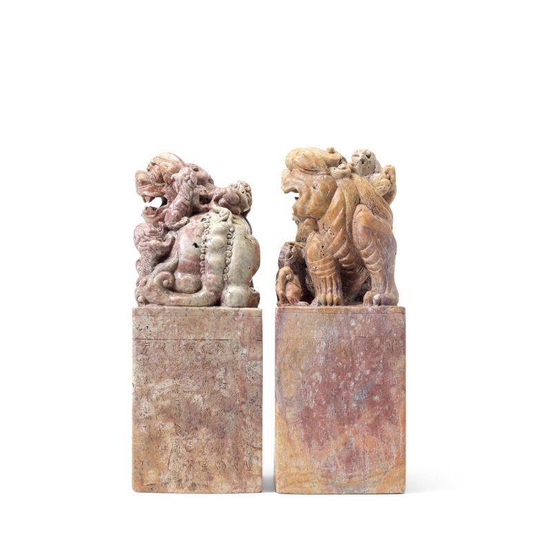 民國壽山石雕佛獅印鈕一對| A PAIR OF VERY-多宝古瓷宝典