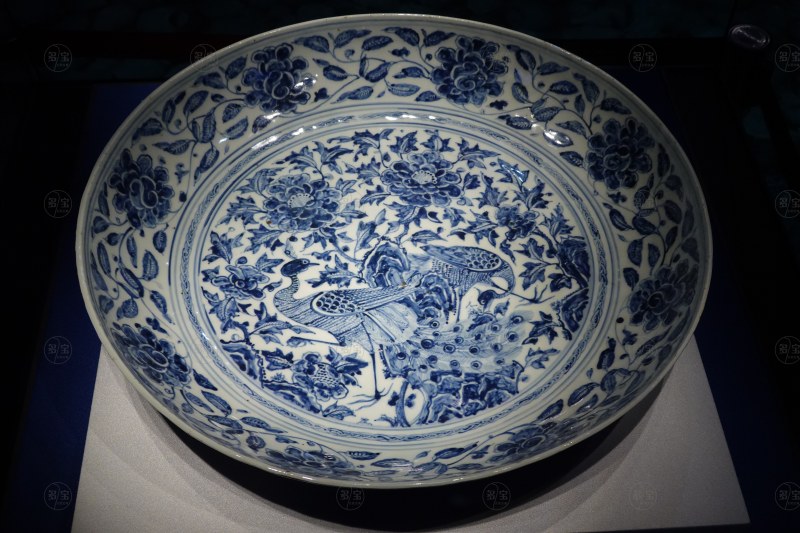 明（1368-1644） 青花孔雀牡丹纹大盘