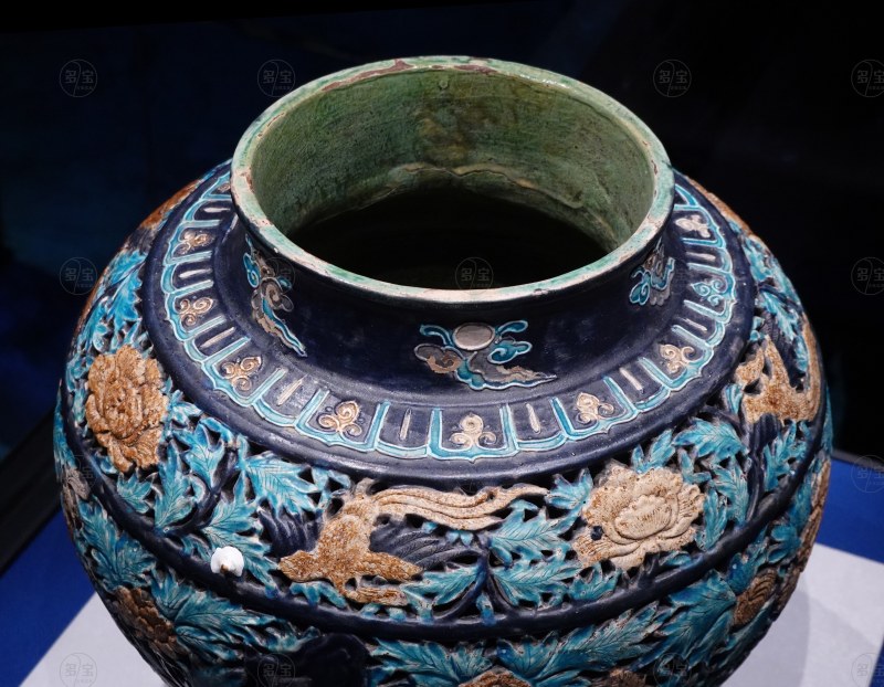 明（1368-1644） 珐华贴金镂空孔雀牡丹纹大罐 - 图7