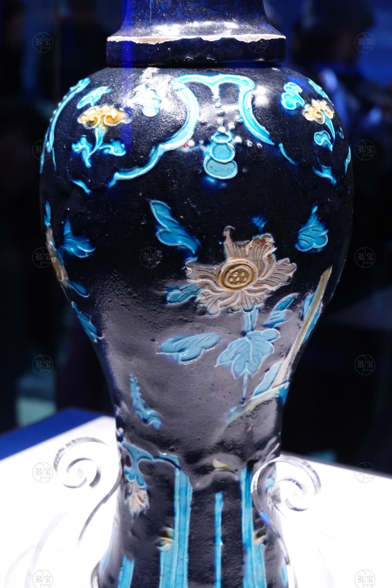 明（1368-1644） 珐华蓝釉璎珞花卉纹梅瓶 - 图3