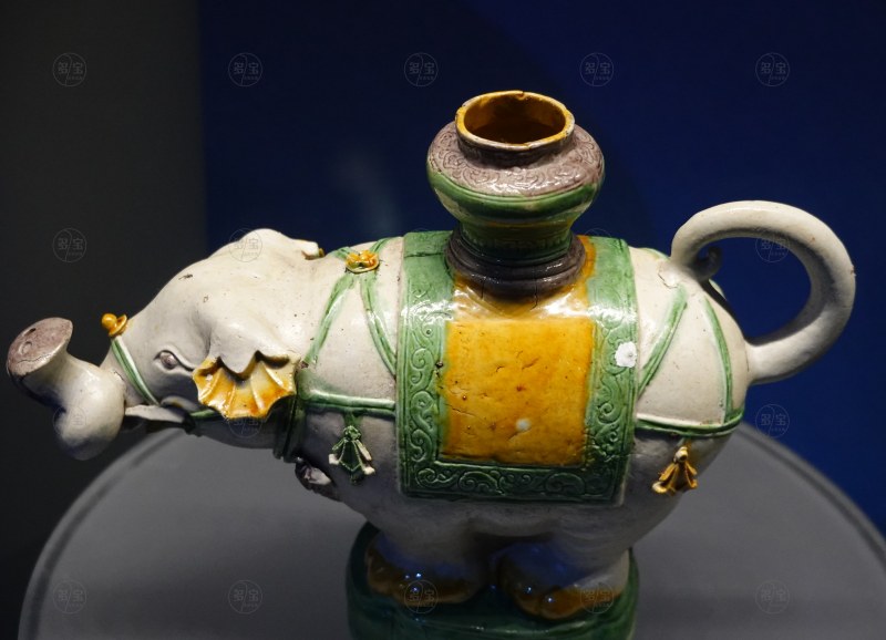 明（1368-1644） 素三彩象形执壶 - 图2
