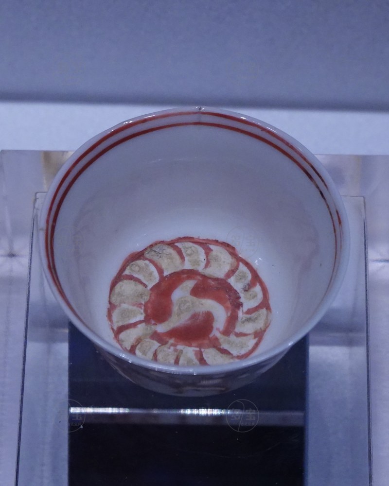 明（1368-1644） "吴文自造"款红绿彩山茶花纹杯 - 图2