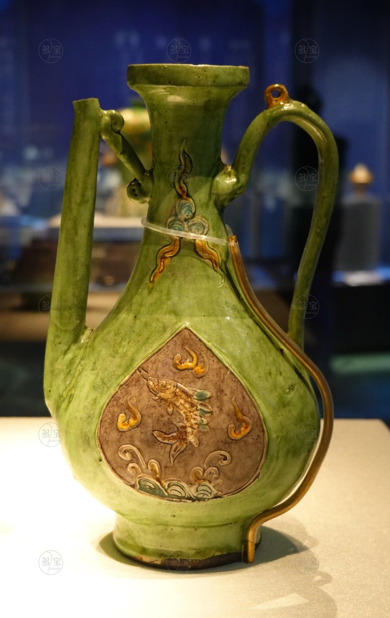 明（1368-1644） 珐华绿釉贴金莲池纹执壶 - 图2