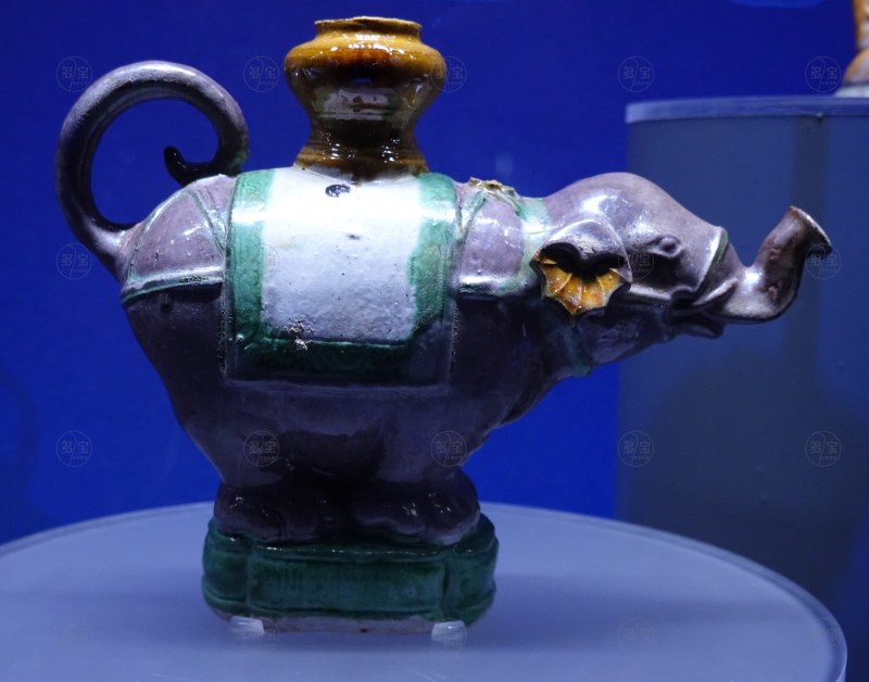 明（1368-1644） 素三彩象形执壶 - 图4