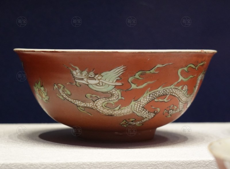 明（1368-1644） 珊瑚红地绿彩龙纹碗 - 图2